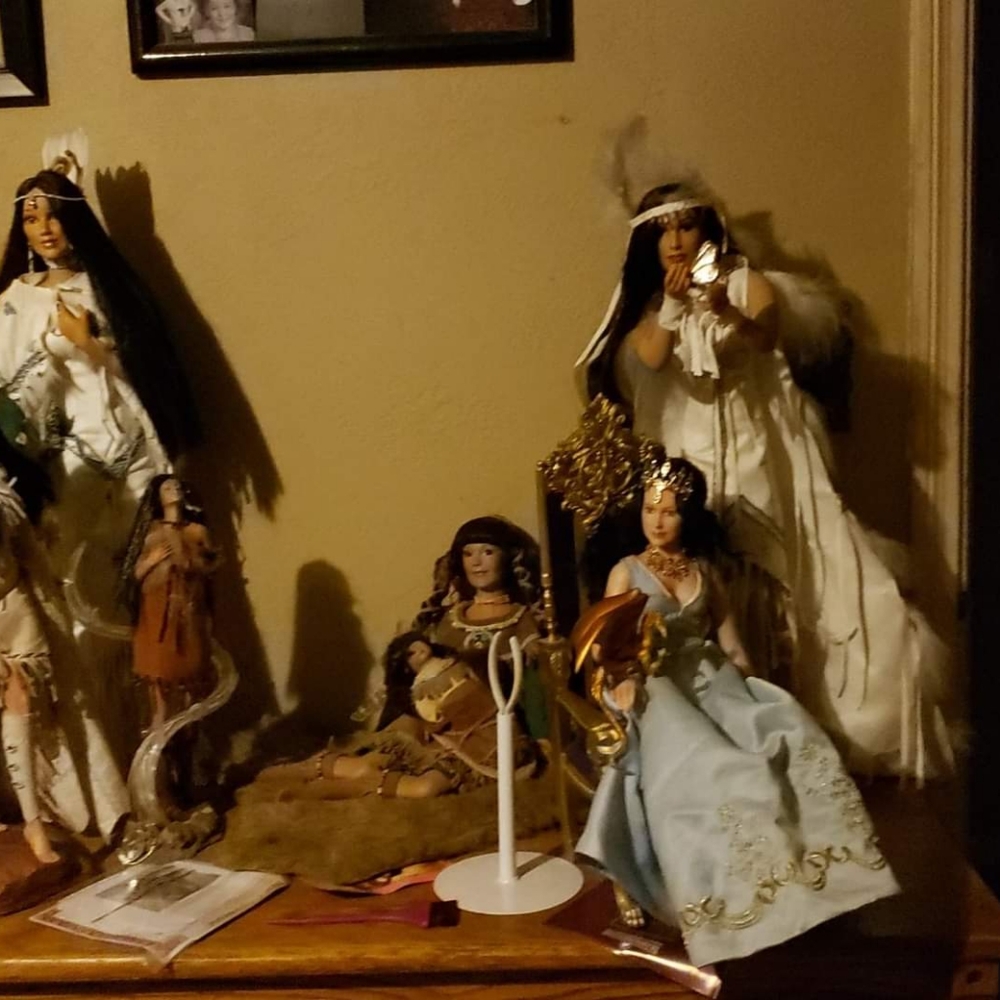 Native Porcelain dolls - Picture 9 of 10